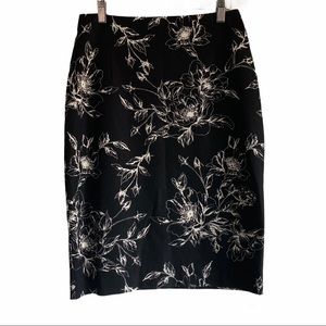 White House black market. Women’s skirt size 4